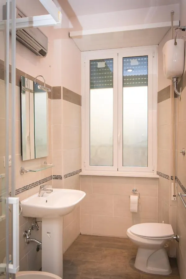 Vercelli Guest House near San Giovanni Roma 0*,