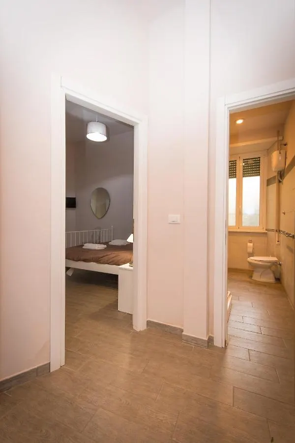 Vercelli Guest House near San Giovanni Roma 0*,  Italia