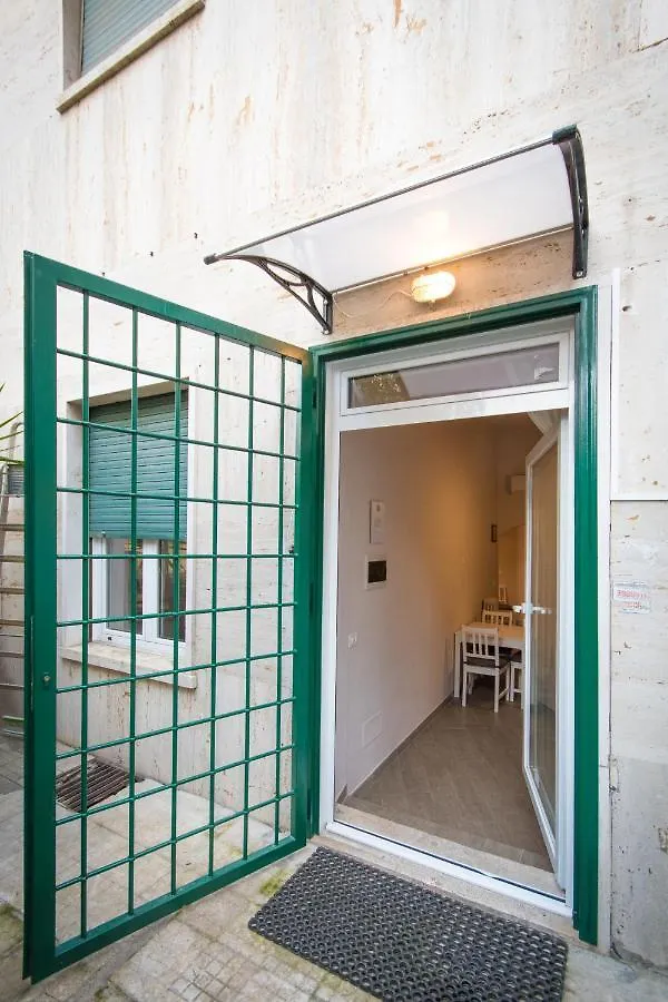Vercelli Guest House near San Giovanni Roma 0*,