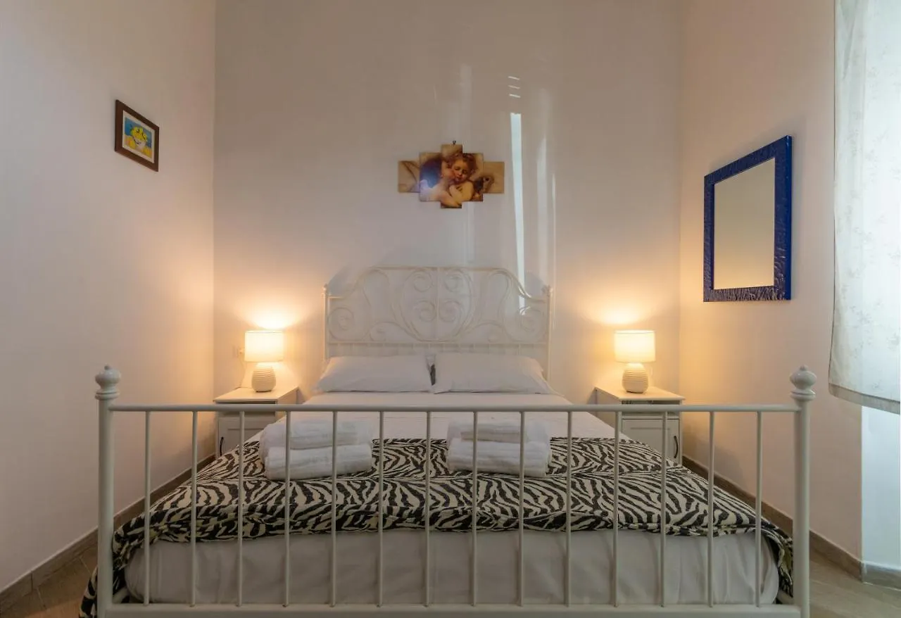 Apartment Vercelli Guest House Near San Giovanni Rome